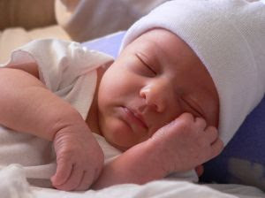 Новорожденный большую часть суток спит