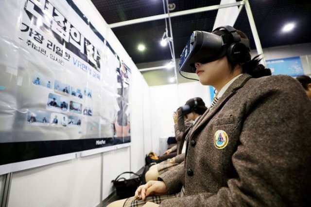 perangkat VR di job fair COEX