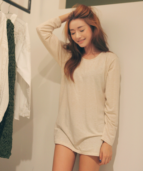 Long Sleeved T-shirt with Cutout Back