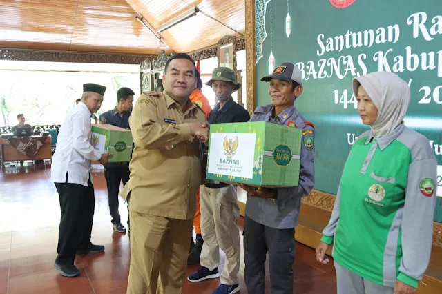 Bupati Blora, H. Arief Rohman, Salurkan Santunan dari Baznas Kabupaten Blora untuk 2.388 Mustahik