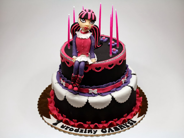 Draculaura Birthday Cake - Chelsea