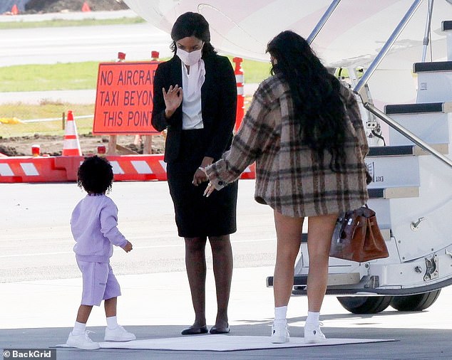 Kylie Jenner spends her weekend in Palm Springs, California with her daughter .. Photos