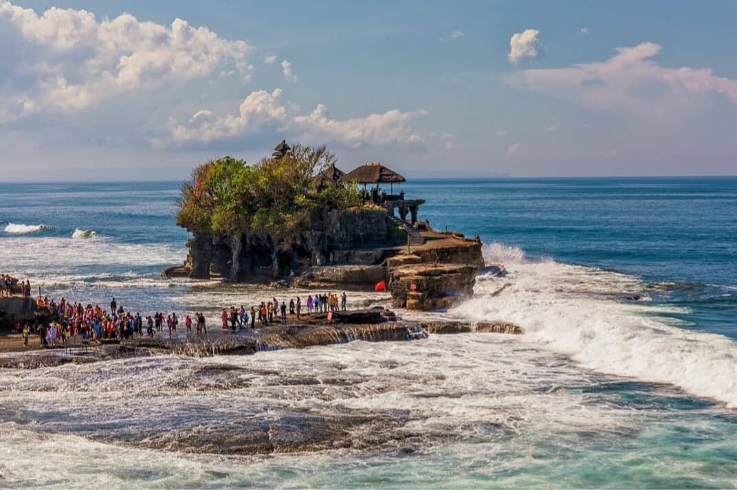 Pura Tanah Lot, Destinasi Penuh Sejarah dan Legenda Hindu Bali