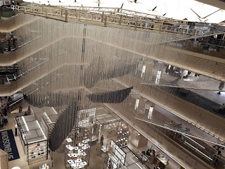 Instalación de Chiharu Shiota