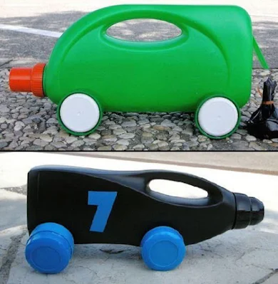 Com materiais recicláveis, tesoura e muita criatividade, um universo de brincadeiras passa a existir. Os brinquedos recicláveis podem ser tão interessantes quanto os brinquedos industrializados e caros e as crianças podem fazer junto, despertando, assim, sua criatividade e a conscientização ecológica.
