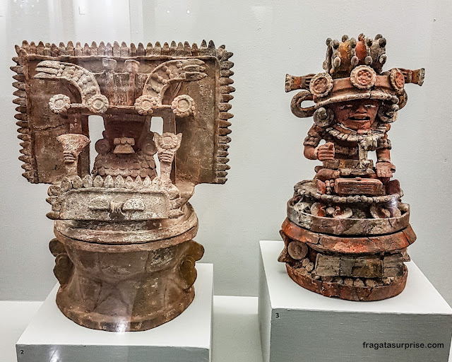 representações de divindades maias no Museu de Arqueologia e Etnologia na Cidade da Guatemala