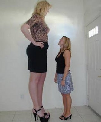 World tallest woman picture 