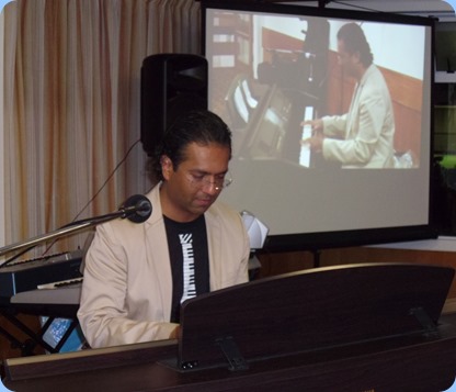 Our Special Guest Artist, Ben Fernandez, enthralled us with his great arrangements and delicate touch. The audience loved the unique "Bollywood" arrangement.