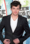 Ahhhhhh, it's Ian Hardingggggg! The hottest person on Pretty Little Liars<3