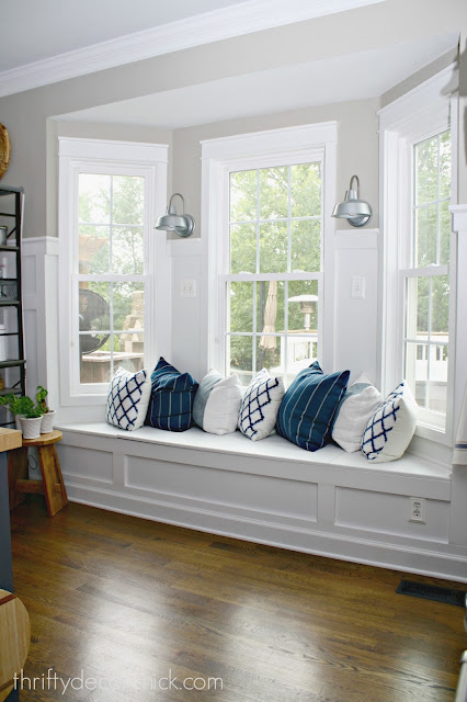 Window seat in bay window