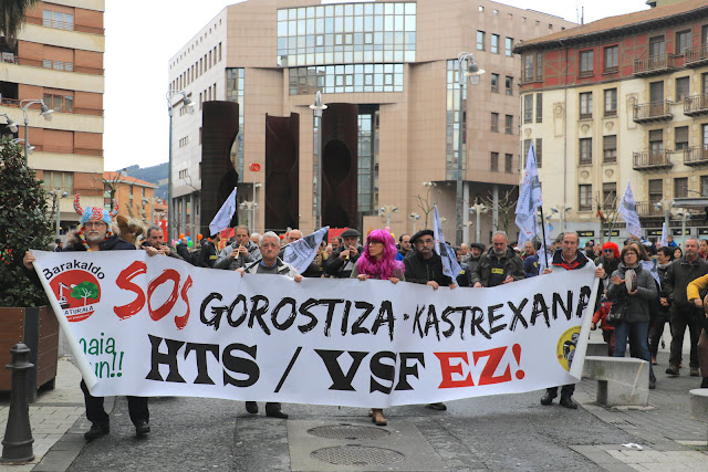 Decenas de personas secundan la marcha contra el proyecto de la Variante Sur Ferroviaria