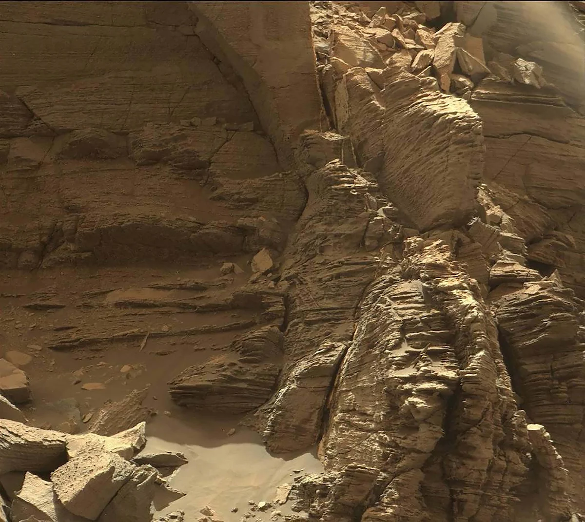 Фото поверхности планеты Марс в высоком разрешении