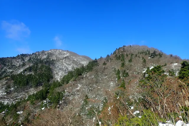 雪化粧した佐々連尾山