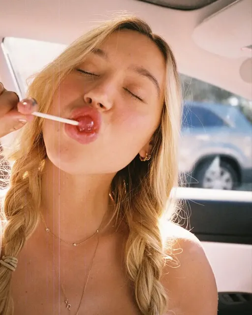 Alexis Ren 02/07/2021