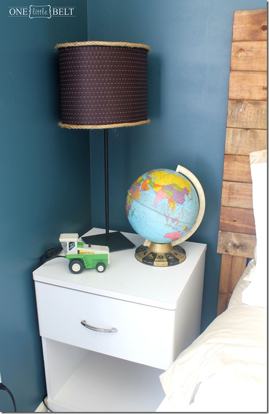 globe-lamp-tractor-nursery-decor