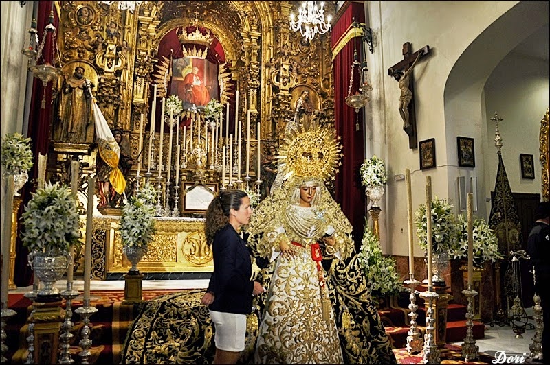 Organizado con motivo de la canonización de San Juan Pablo II por la Pontificia, Real e Ilustre Hermandad y Archicofradía de Nazarenos del Santísimo Sacramento y de la Pura y Limpia Concepción de la Santísima Virgen María, del Santísimo Cristo de las Tres Caídas, Nuestra Señora de la Esperanza y San Juan Evangelista, Triana.