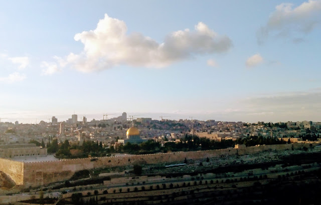 オリーブ山から臨むエルサレム旧市街地