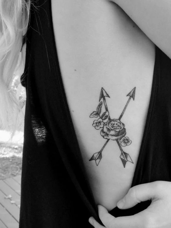 tatuajes de flechas para mujeres