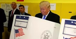 Ο πρόεδρος των ΗΠΑ, Ντόναλντ Τραμπ, ψήφισε το πρωί, πρόωρα, στη Φλόριντα, προτού συνεχίσει την προεκλογική εκστρατεία του, με τη συμμετοχή τ...