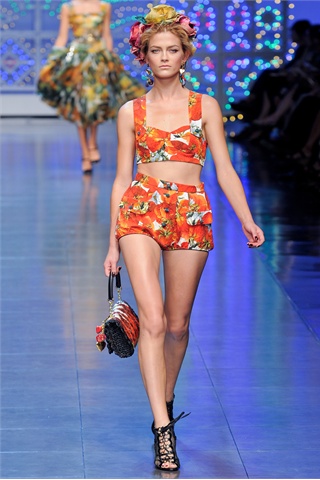 http://s-fashion-avenue.blogspot.it/2012/04/ss-2012-fashion-trends-short-tops.html