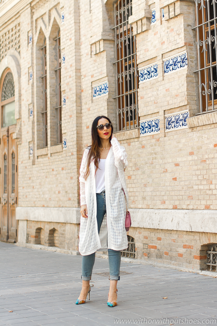  tendencias streetstyle Influencer blogger valencia con look urban chic comodo estiloso primavera chaqueta cardigan blanco NÜ Denmark y jeans Meltin Pot