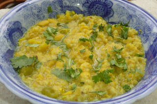 Gujarati Fada Ni Khichdi, vegetarian snack with broken wheat and daal