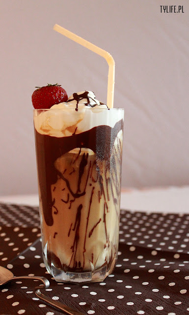 kawa mrożona, latte mrożone, kawa z bitą śmietaną, iced coffee, 