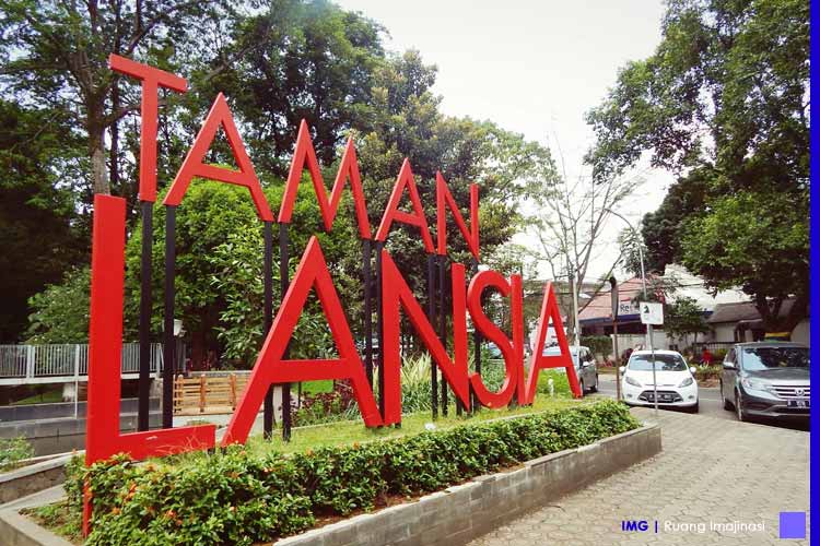 Taman kota bandung lansia