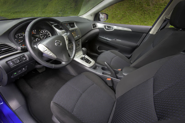 Interior view of 2013 Nissan Sentra