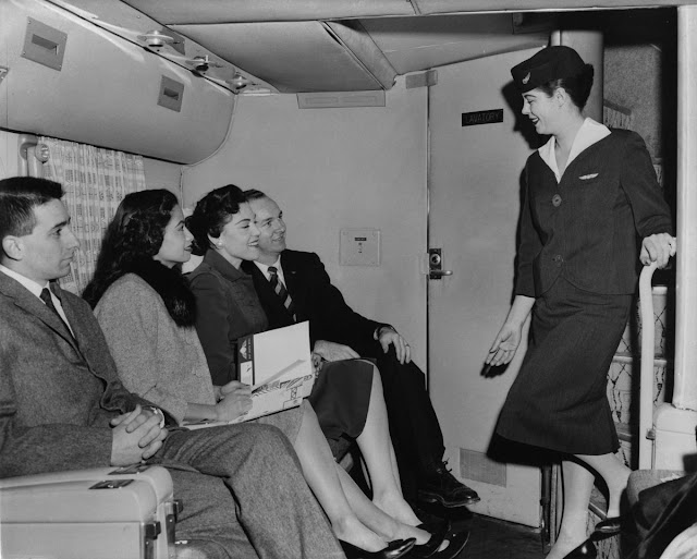 El placer de viajar en avión en los años 50