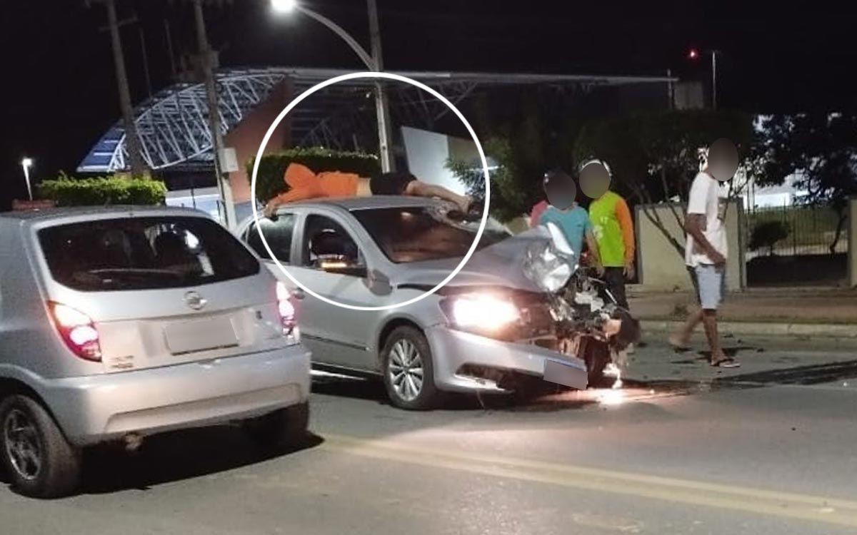 HOMEM CAI SOBRE TETO DE CARRO após colisão frontam em Jacobina