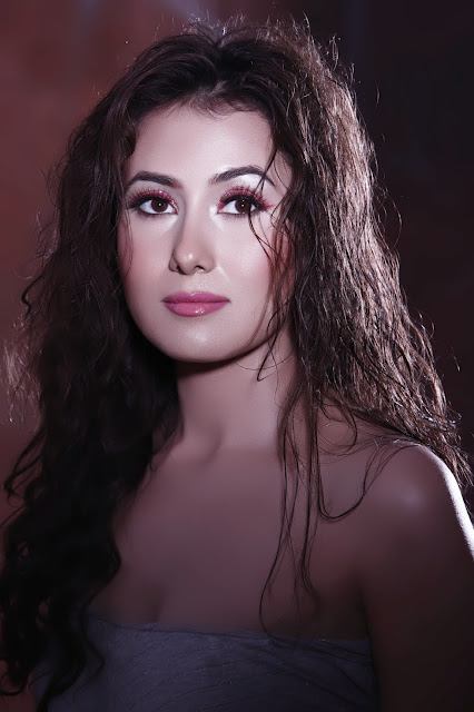 Iranian Actress Sareh Far  Resembles Bollywood Legend Madhubala !