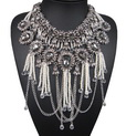 http://www.stylemoi.nu/pearl-tassel-chrystal-flower-statement-necklace.html