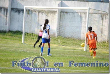 jugada de jutiapanecas hacia el arco de reu, fue  ono fue gol. (4)