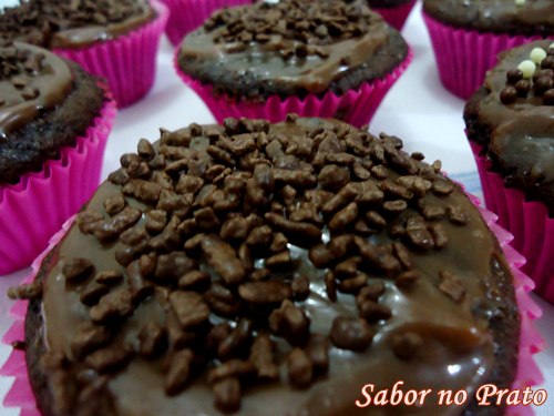 Cupcake de Chocolate feito com massa pronta!