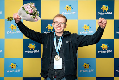 Vinnare med medalj runt halsen