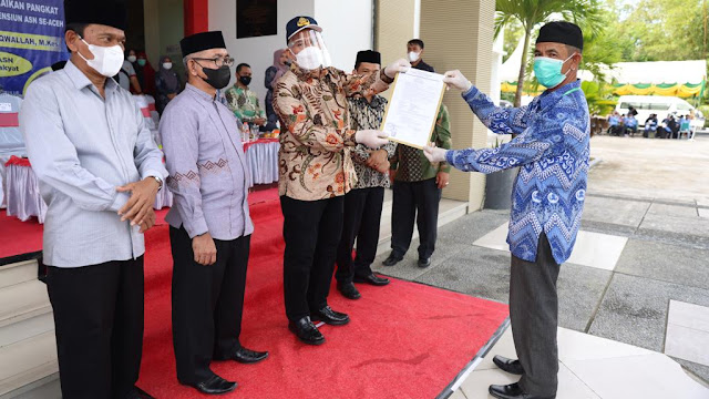 Sekda Aceh Antar Langsung SK Kenaikan Pangkat ASN Simeulue