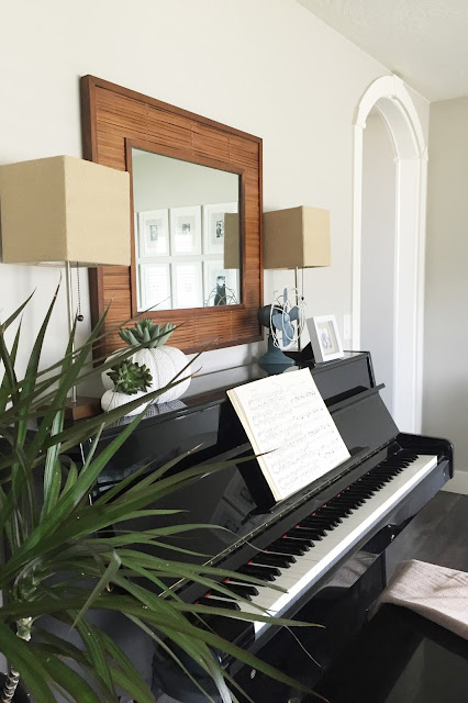 How to Style a Piano. Includes styling and cleaning tips. #piano #pianoroom