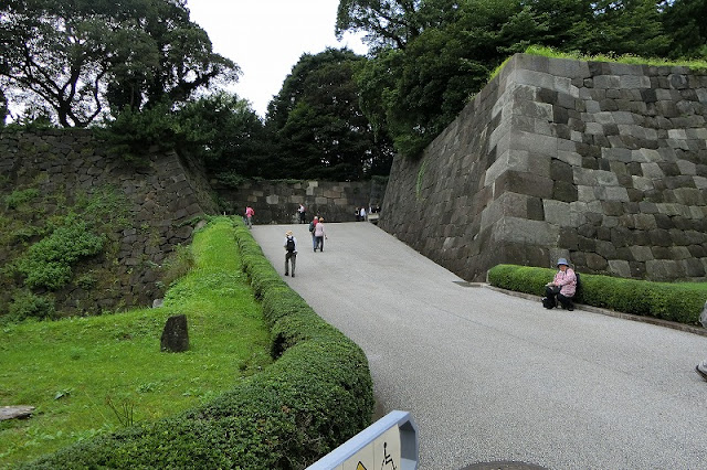 皇居東御苑の汐見坂