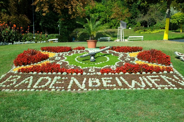 baden bei wien kurpark blumenuhr horloge fleur