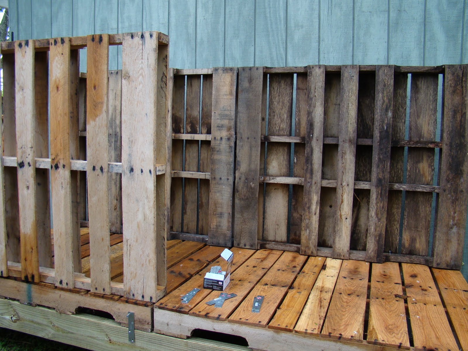 Cool Coops! - Pallet Coop | Community Chickens
