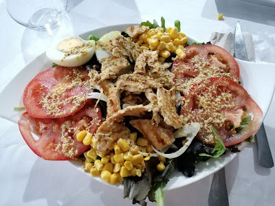 Salada de Frango da Taparia Duque em Vila Nova de Cerveira no Minho no Norte de Portugal