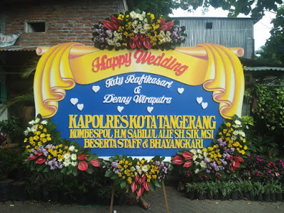 http://www.bungapapansidoarjo.com/2017/12/karangan-bunga-pernikahan-sidoarjo-1.html