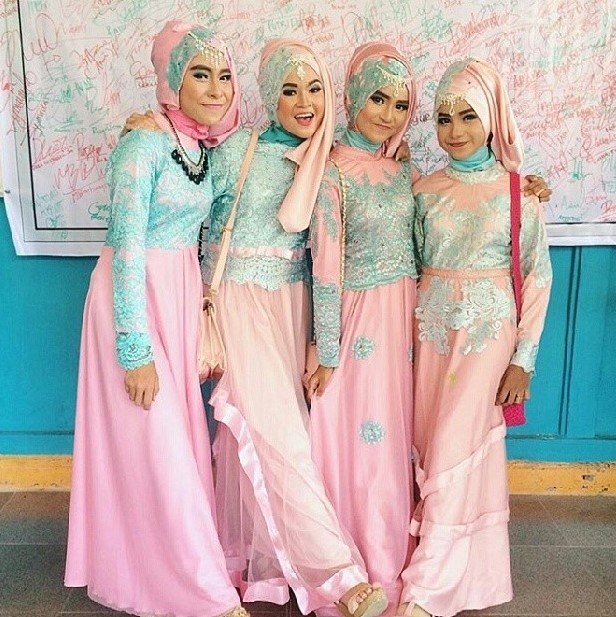 10 Model Kebaya Modern Anak Muda Berjilbab 