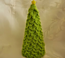 http://amigurumilacion.blogspot.com.es/search/label/arbol%20navidad%20patr%C3%B3n%20libre.