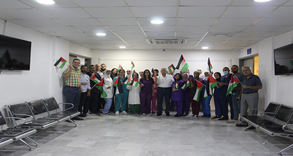 وقفة تضامنية في مستشفى الراعي  تضامناً مع فلسطين وأطباء وممرضي غزة