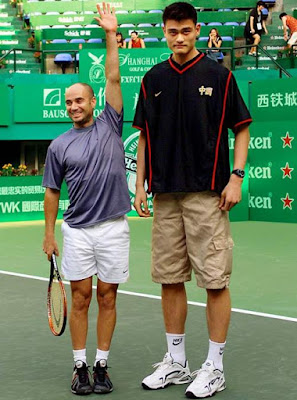 André Agassi y Yao Ming