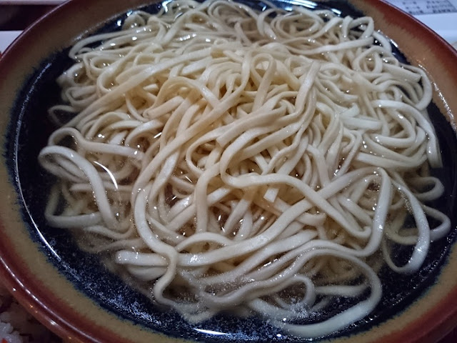 けんぱーすばの麺の写真