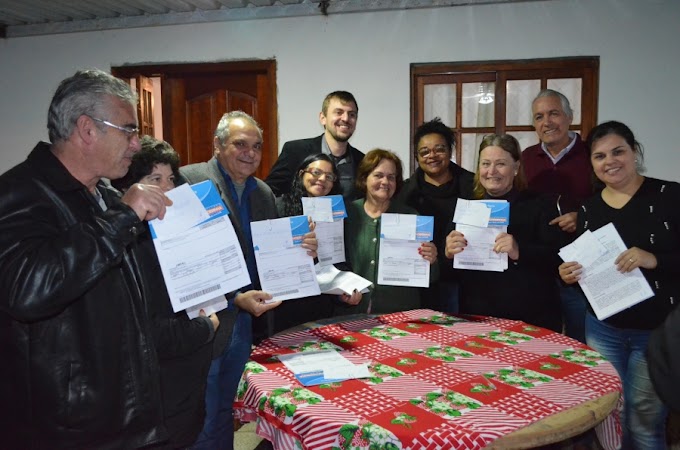 Prefeitura de Cachoeirinha regulariza terrenos de 8 famílias da Vila Márcia