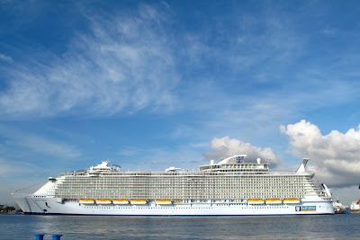 Oasis_of_the_Seas_Royal_Caribbean_Largest_Best_Cruise_Ships